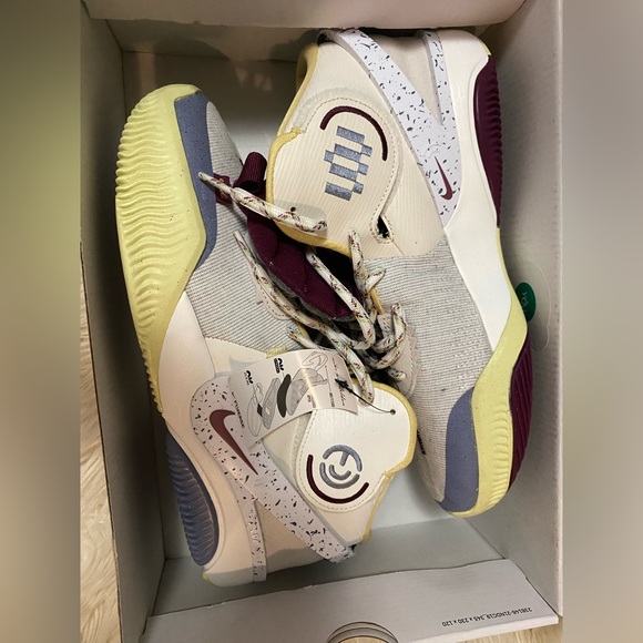 Brand New Nike Air Deldon Basketball Shoes - Picture 1 of 5